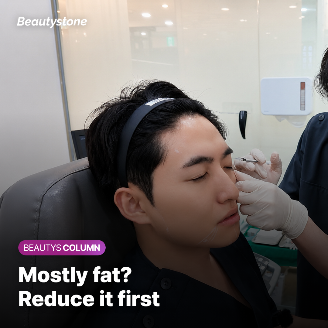 Fat layer under the chin with injection points marked for a fat-reducing treatment