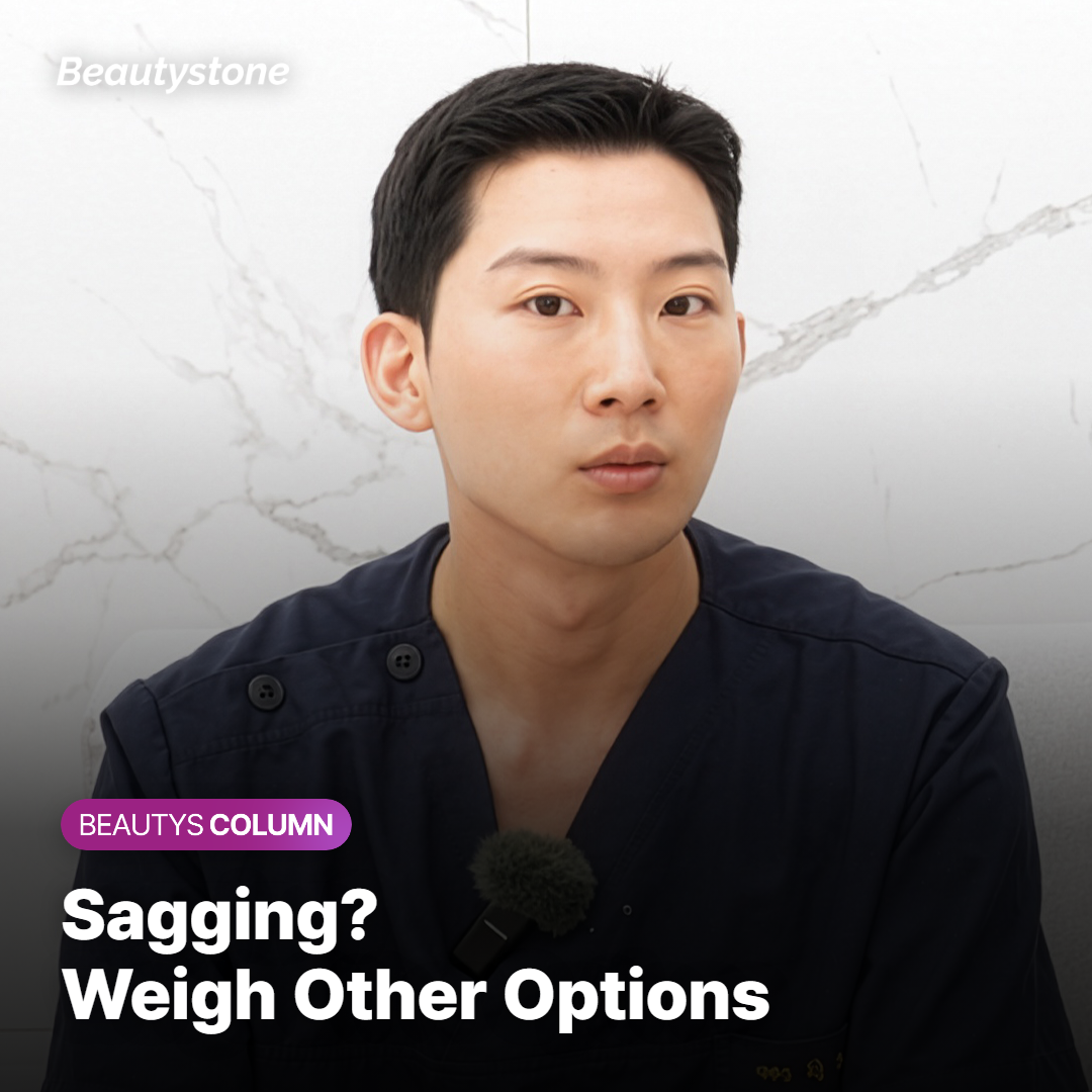Doctor checking a sagging jawline before suggesting a lifting option